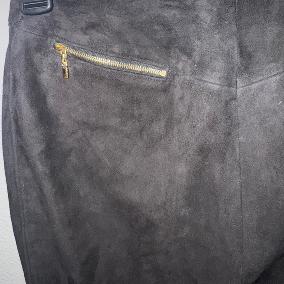 St John black Leather suede pants. Classic elegant quiet luxury classy feminine - Picture 14 of 15
